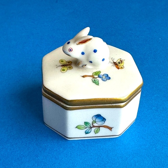 Herend Queen Victoria Octagonal Trinket Box w Bunny Butterflies Flowers - Picture 6 of 12